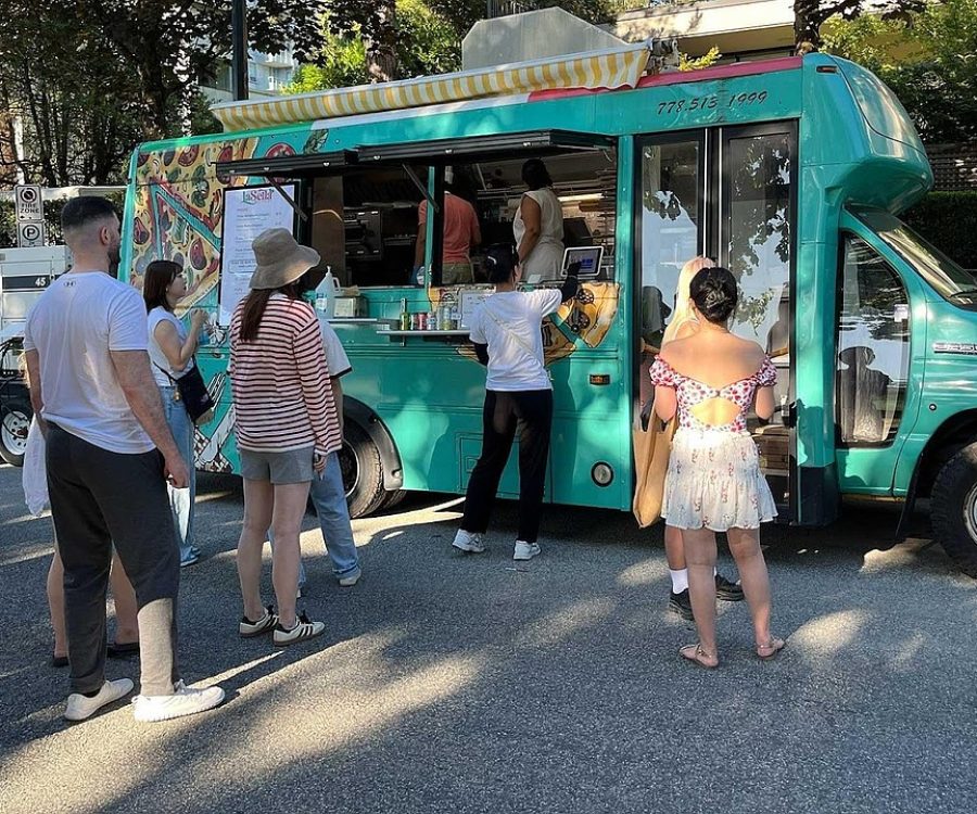 Why_Food_Truck_Catering_Is_Popular_in_Vancouver_r1080x720
