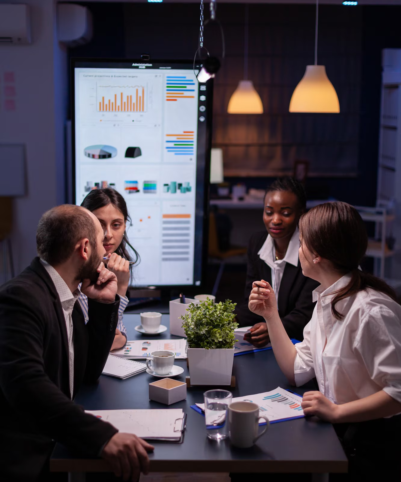 workaholics-businesspeople-brainstorming-financial-company-ideas_482257-10539